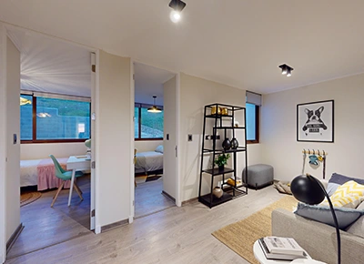 Piso fotolaminado en dormitorio en depto en Alto Macul La Florida