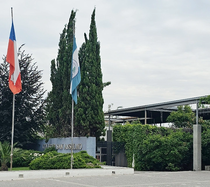 Colegio San Anselmo Chicureo