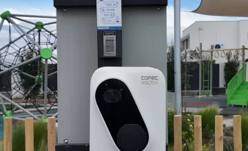 cómo los paneles solares y cargadores eléctricos están transformando la vivienda